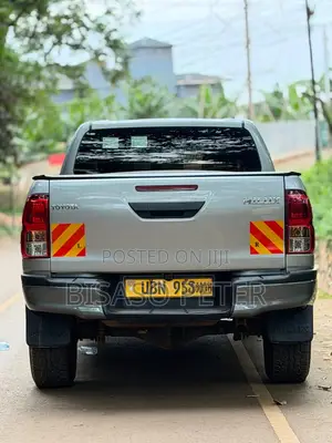 Toyota Hilux 2022 Silver