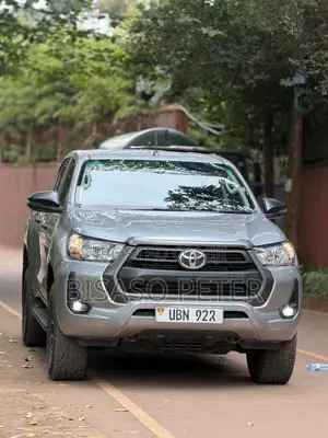 Toyota Hilux 2022 Silver