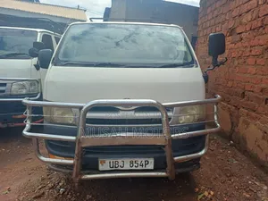 Toyota HiAce 2007 White