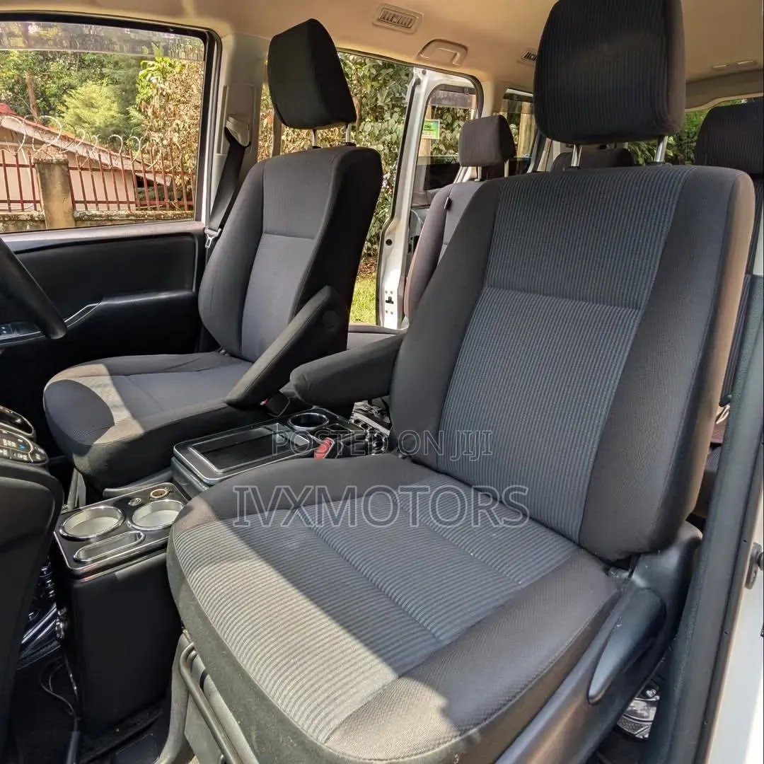 Toyota Noah 2.0 AWD (8 Seater) 2018 White