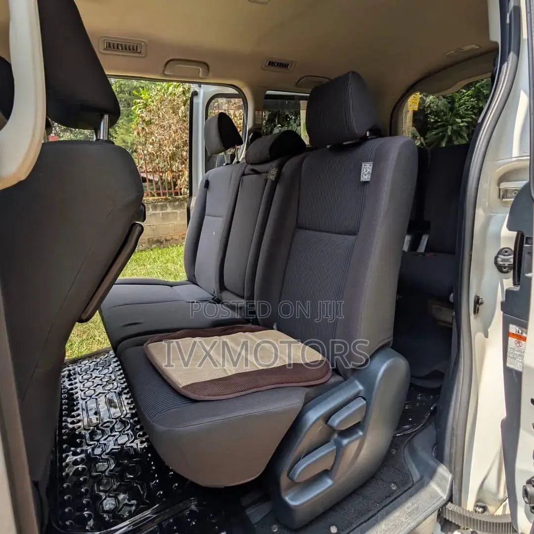 Toyota Noah 2.0 AWD (8 Seater) 2018 White