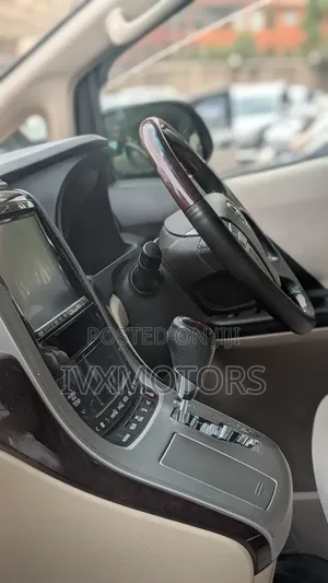 Toyota Alphard 2.4 Petrol AWD 2012 Pearl