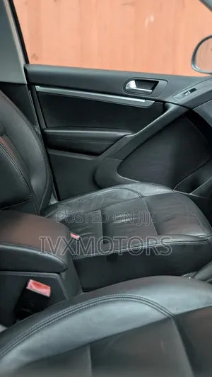 Volkswagen Tiguan SE 4Motion 4dr SUV AWD (2.0L 4cyl Turbo 6A) 2014