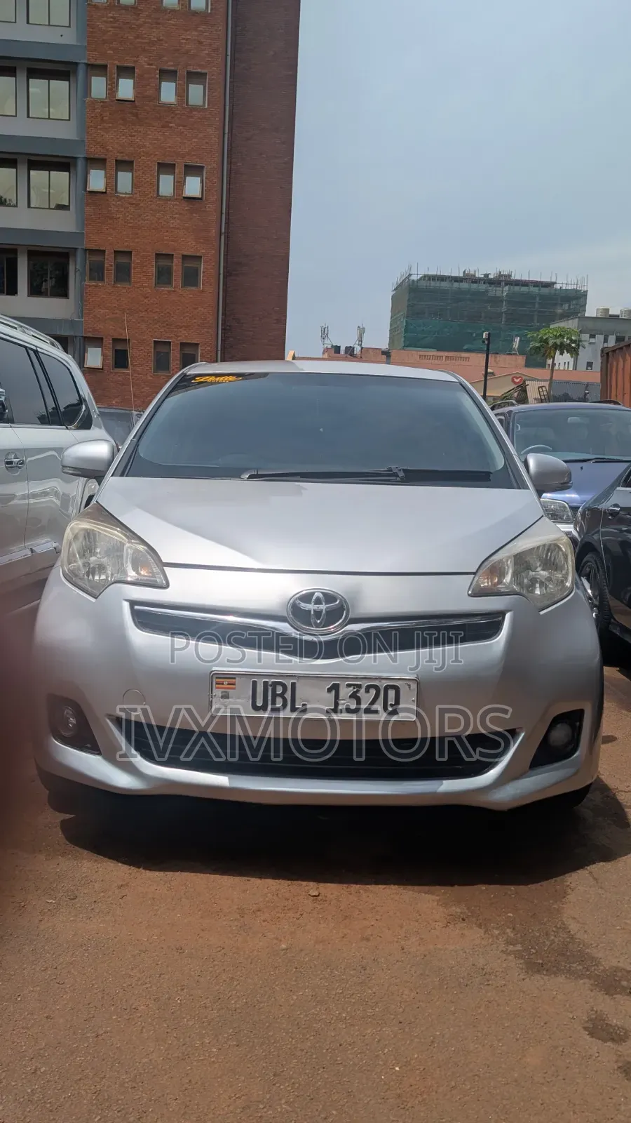 Toyota Ractis 1.3 FWD 2011 Silver