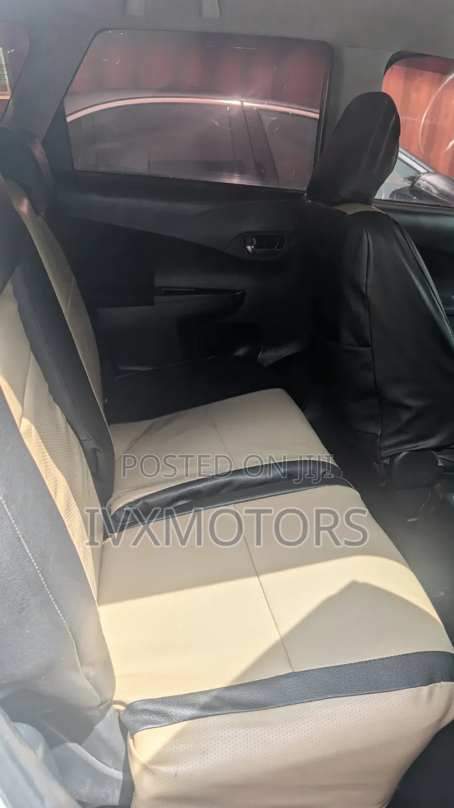 Toyota Ractis 1.3 FWD 2011 Silver