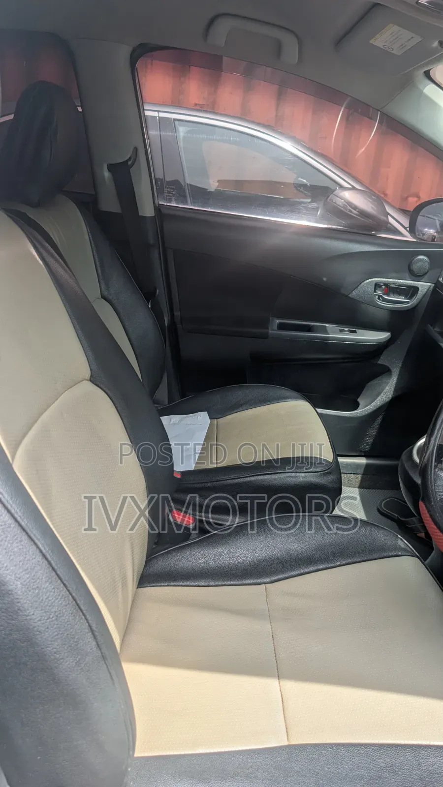 Toyota Ractis 1.3 FWD 2011 Silver