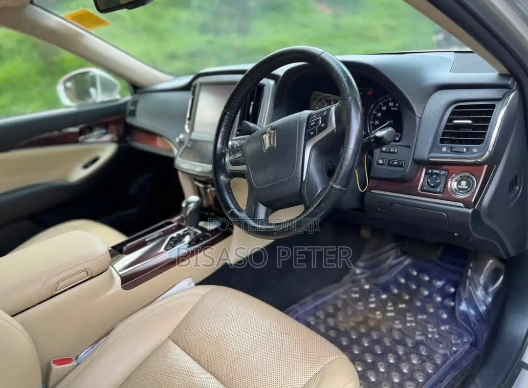 Toyota Crown 2014 Silver