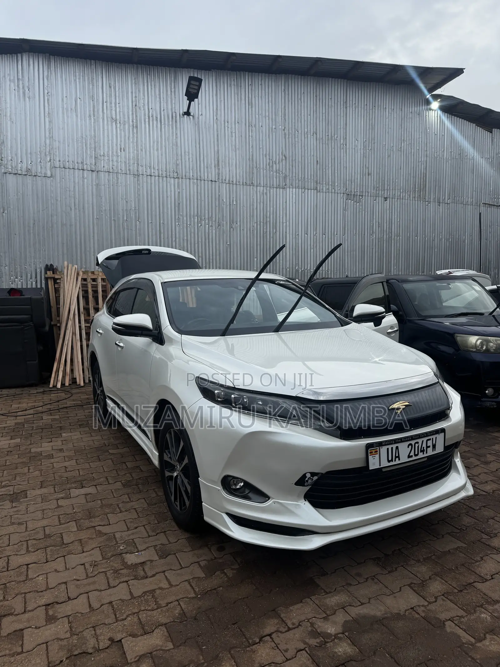 Toyota Harrier 2.0 4WD 2016 White