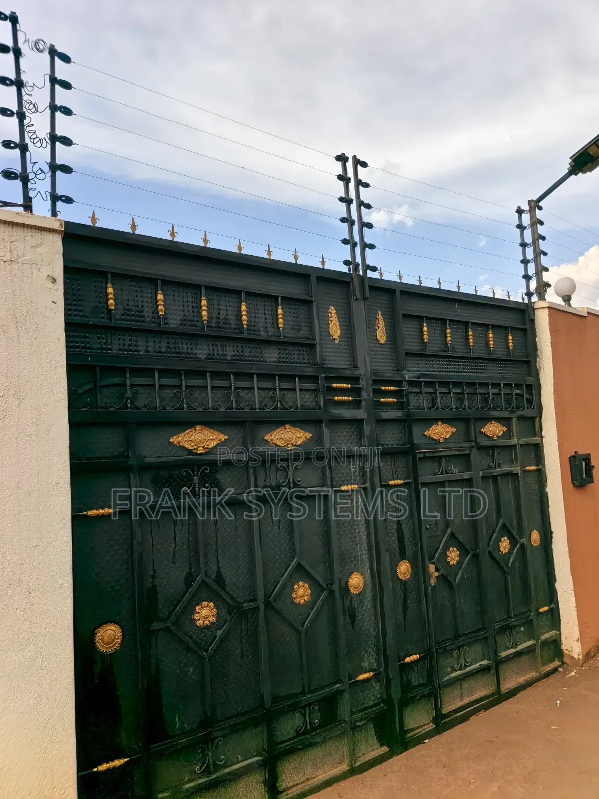 Electric Fence Wired on a Perimeter Wall in Kla