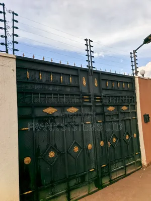 Electric Fence Wired on a Perimeter Wall in Kla