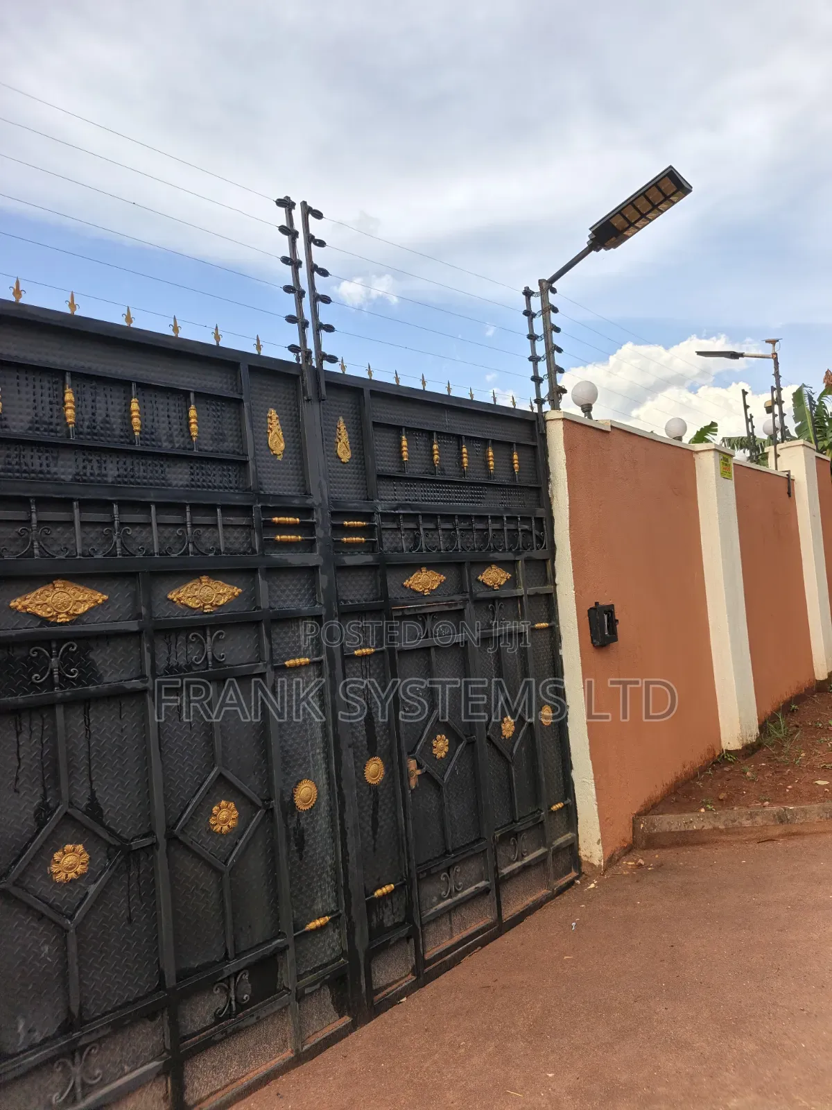 Electric Fence Wired on a Perimeter Wall in Kla