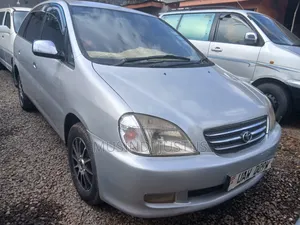Toyota Nadia 2001 Silver