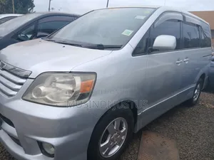 Toyota Noah 2006 Silver