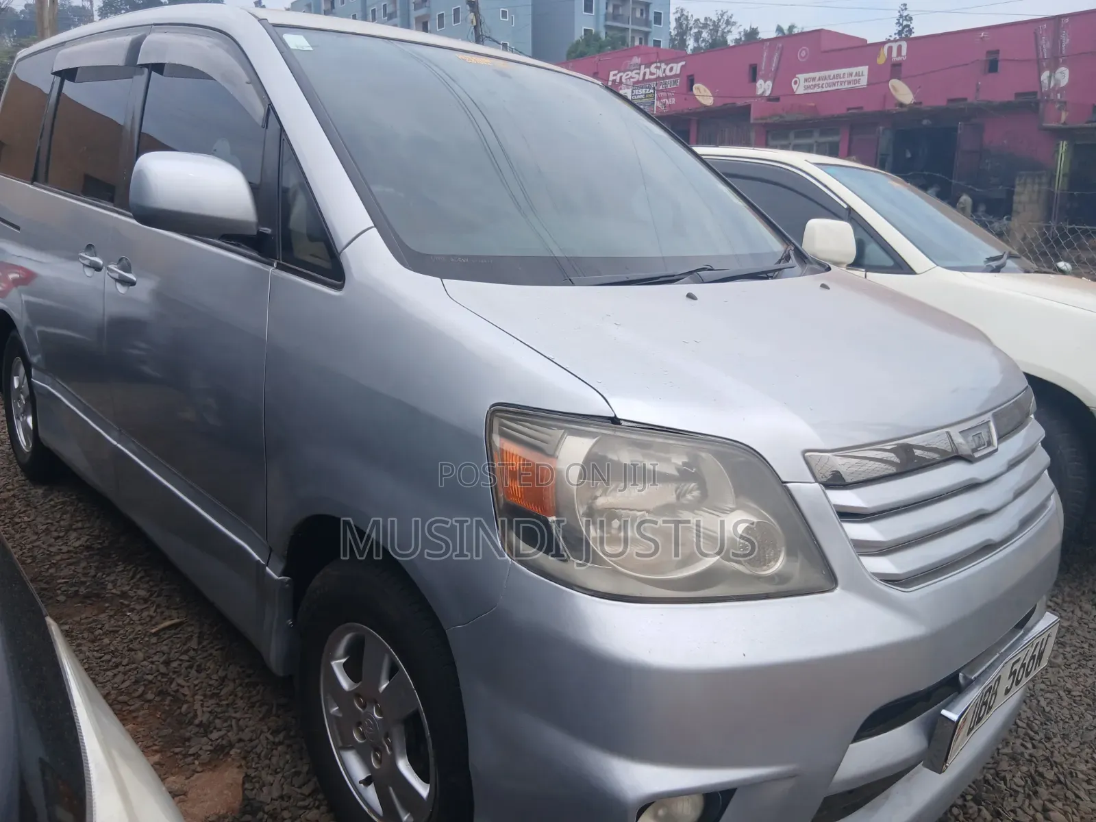 Toyota Noah 2006 Silver