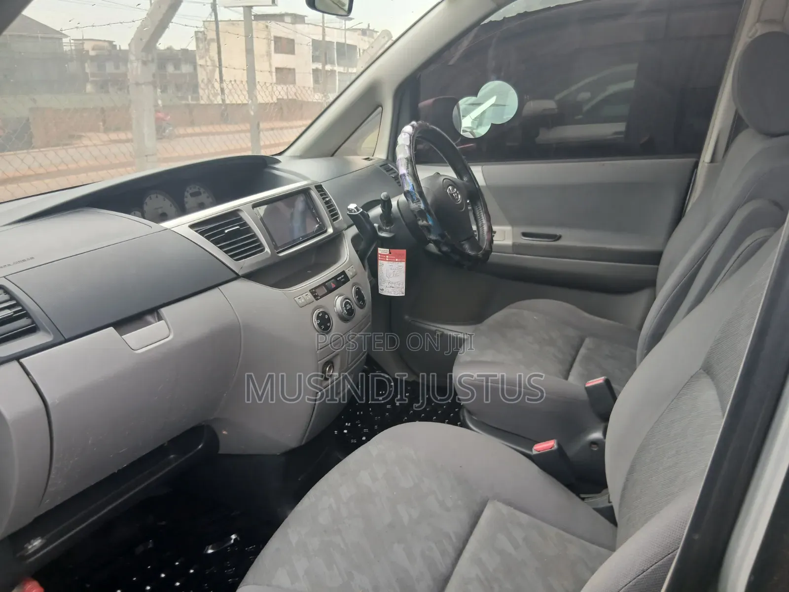 Toyota Noah 2006 Silver