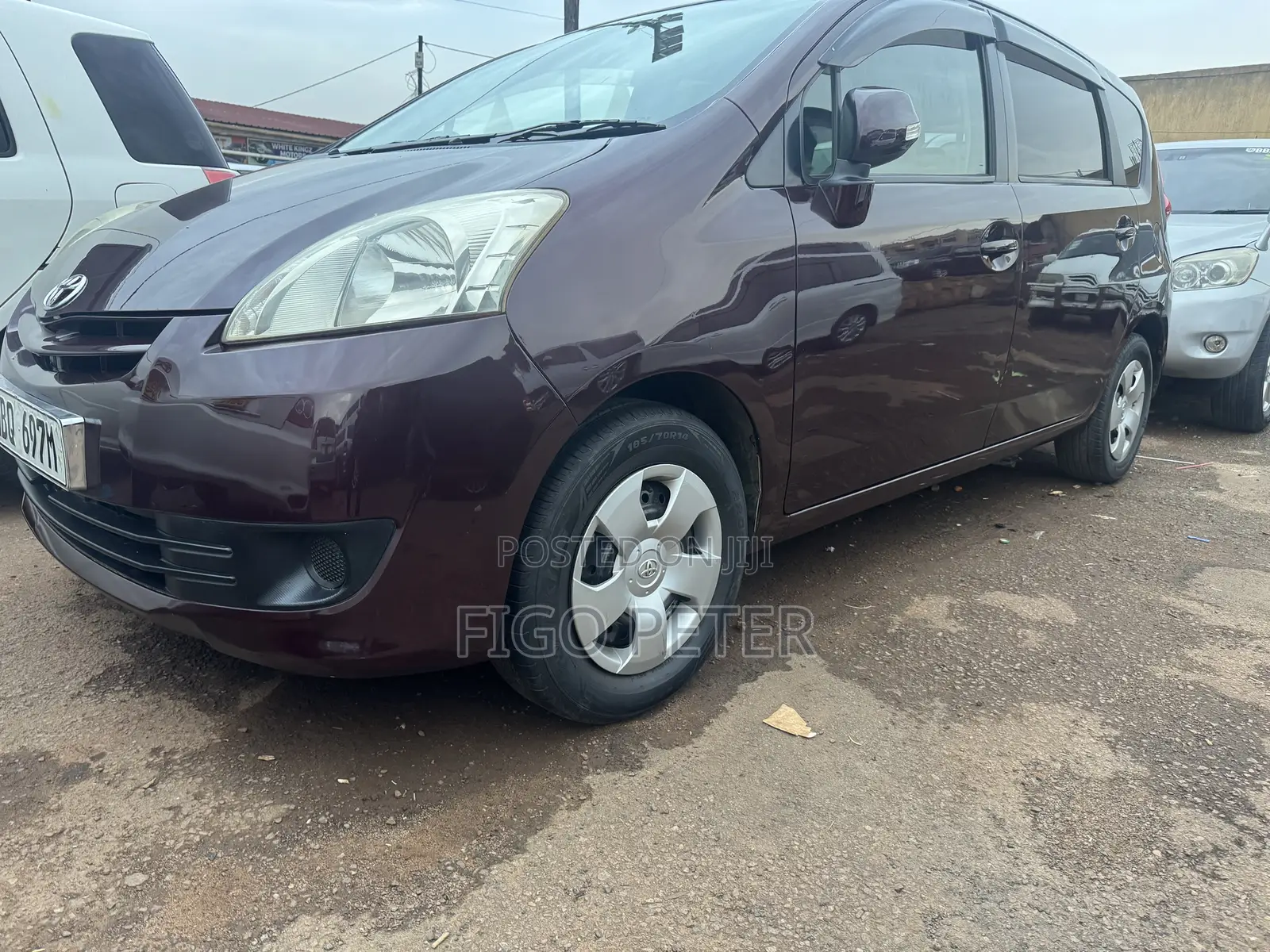 Toyota Passo Sette 2009 Maroon
