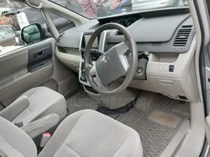 Toyota Noah 2011 Silver