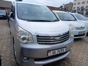 Toyota Noah 2011 Silver
