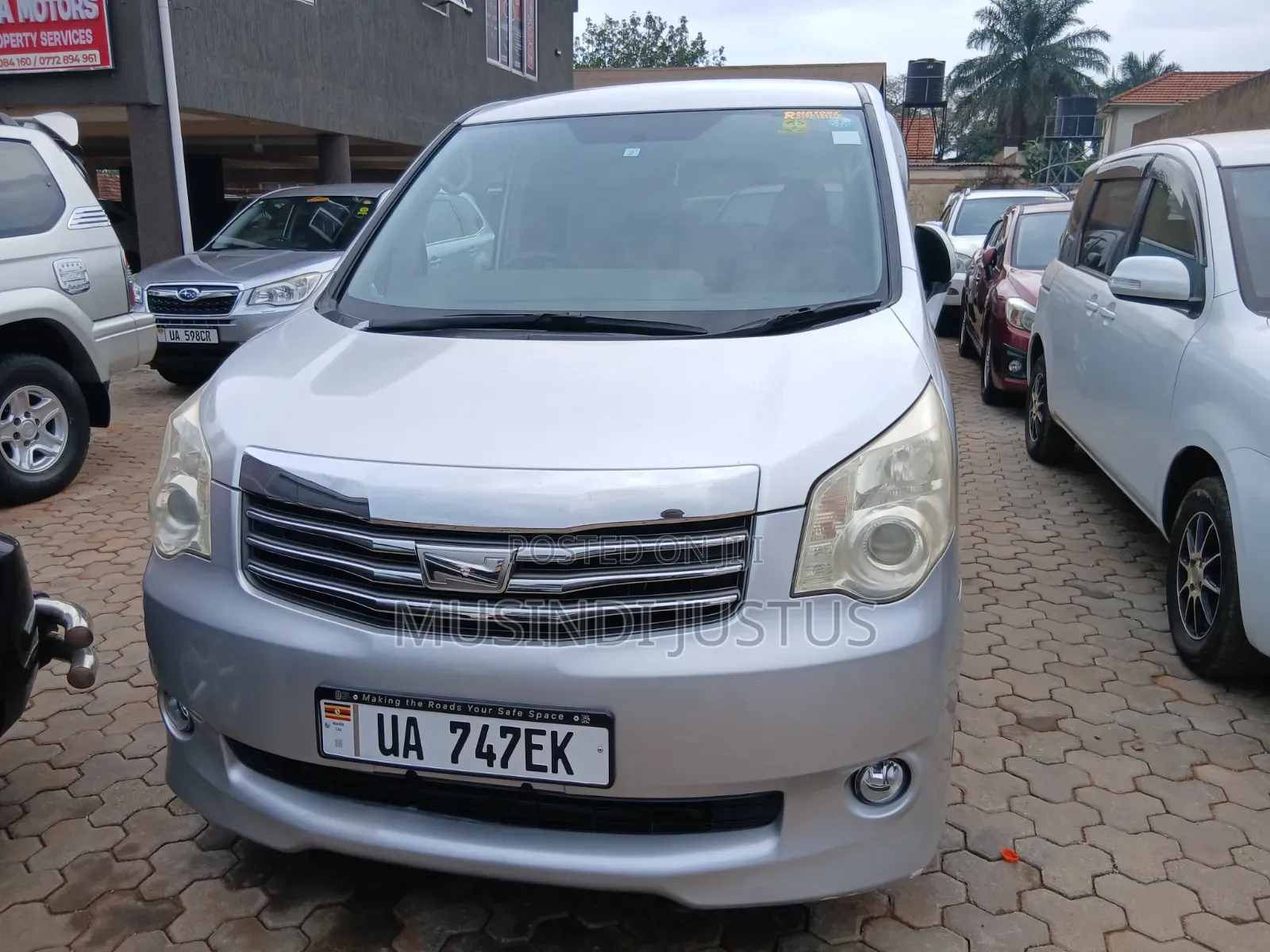 Toyota Noah 2011 Silver