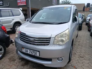 Toyota Noah 2011 Silver