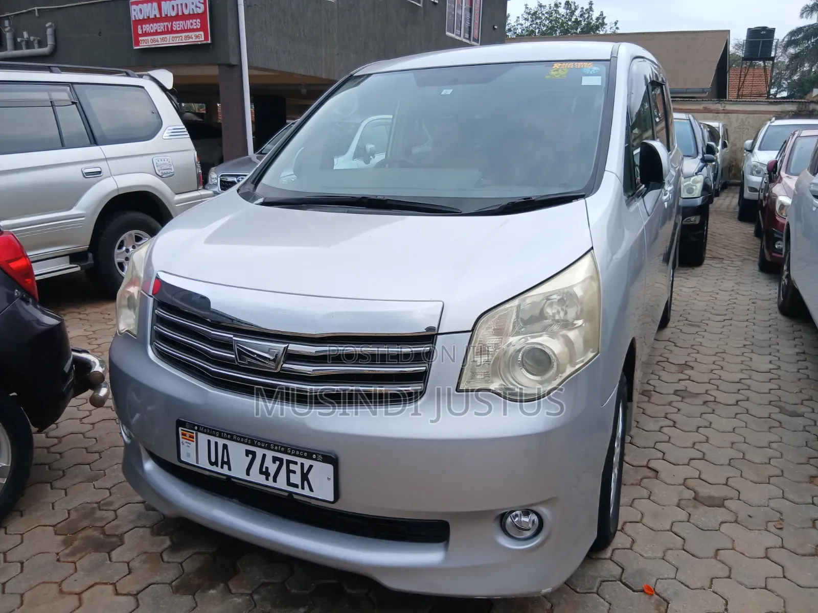 Toyota Noah 2011 Silver