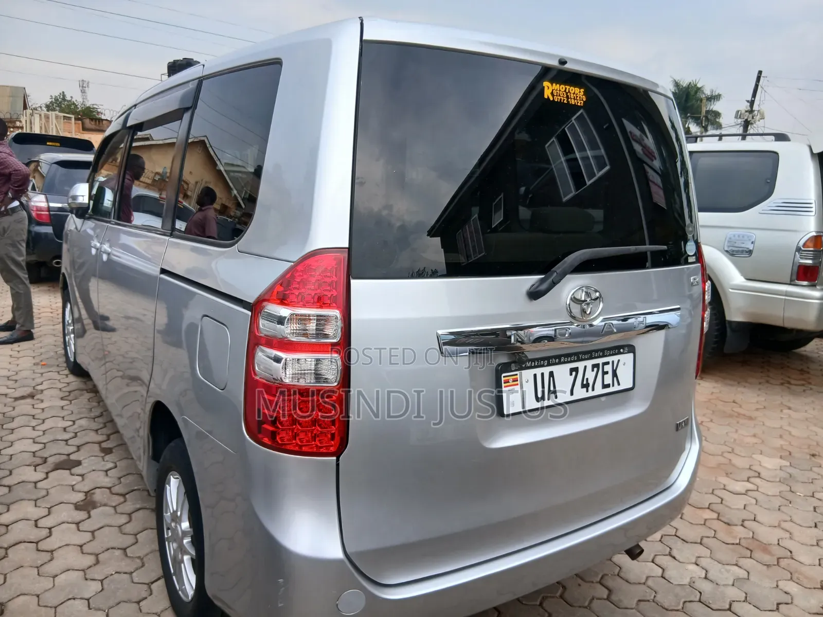 Toyota Noah 2011 Silver