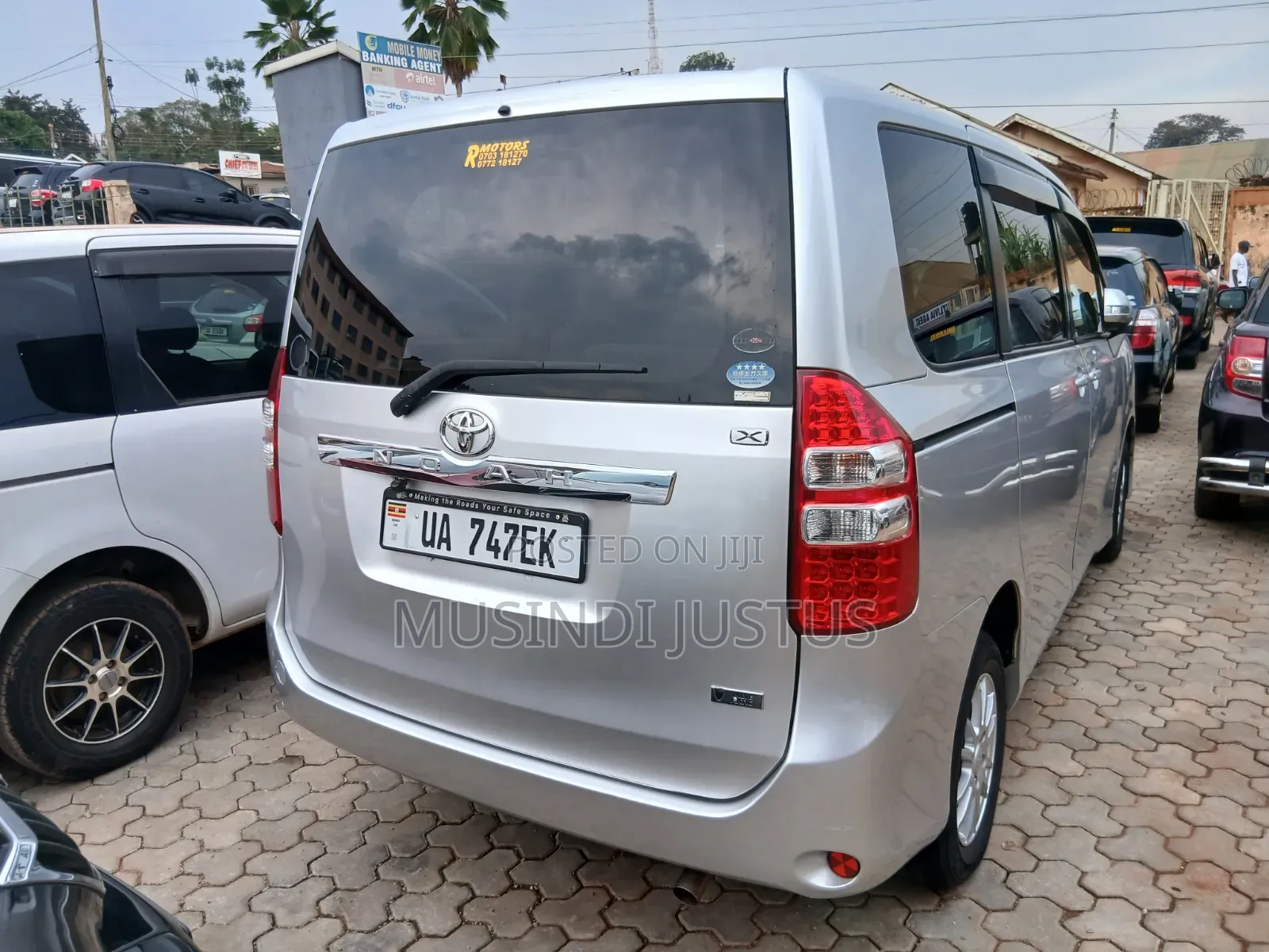 Toyota Noah 2011 Silver