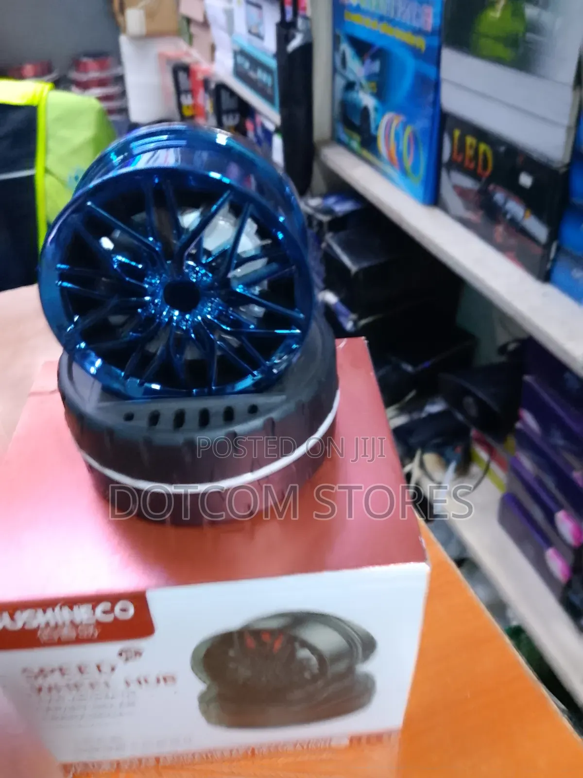Bushingco Speed Wheel Hub Car Solar Aromatherapy Ornament