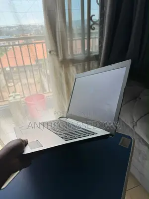 Laptop Lenovo IdeaPad 1 4GB Intel Celeron HDD+SSD 512GB