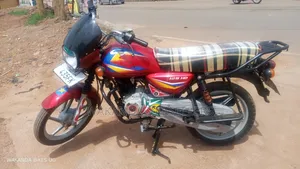Bajaj Boxer 125 2024 Red