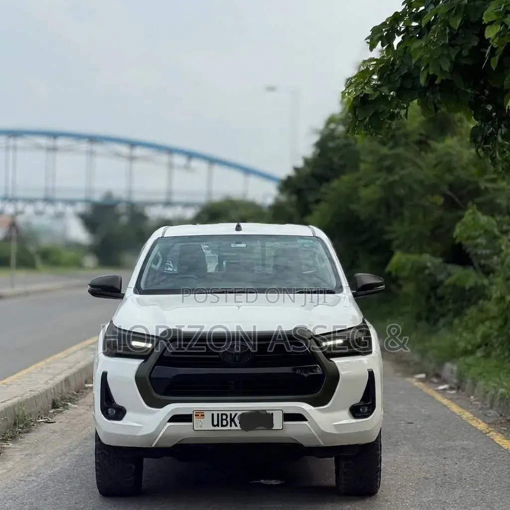 Toyota Hilux Revo Double Cab Deisel 2.4 AWD 2021 White