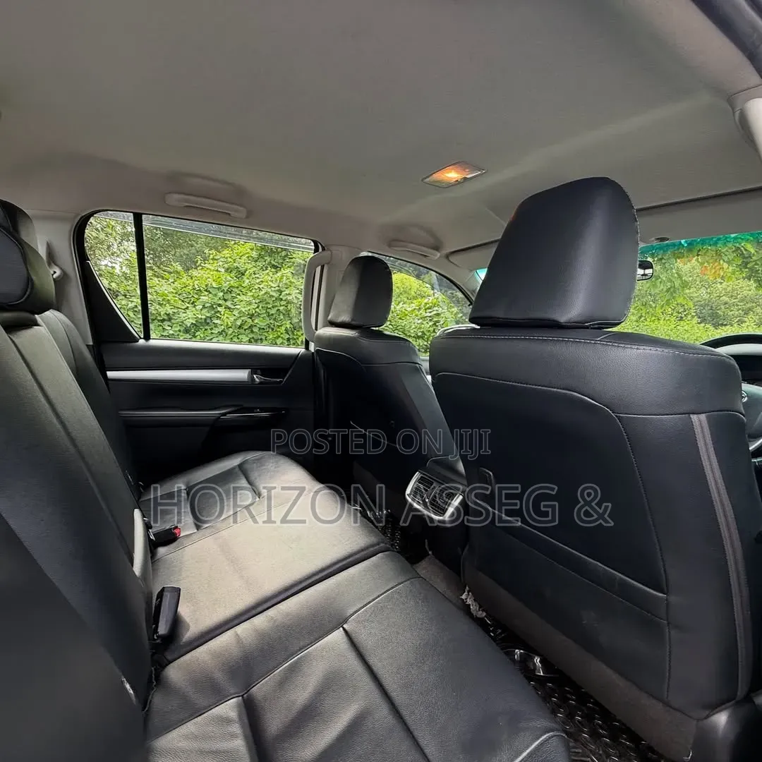 Toyota Hilux Revo Double Cab Deisel 2.4 AWD 2021 White