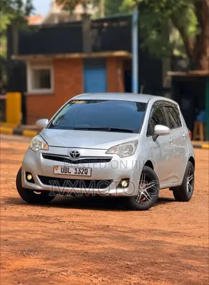 Toyota Ractis 1.3 FWD 2011 Silver