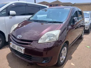 Toyota Passo Sette 2010 Maroon