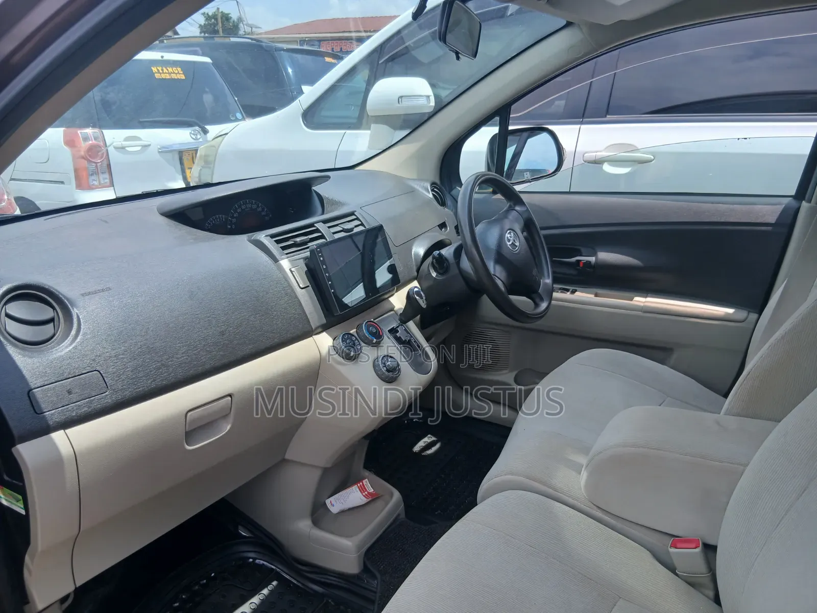 Toyota Passo Sette 2010 Maroon