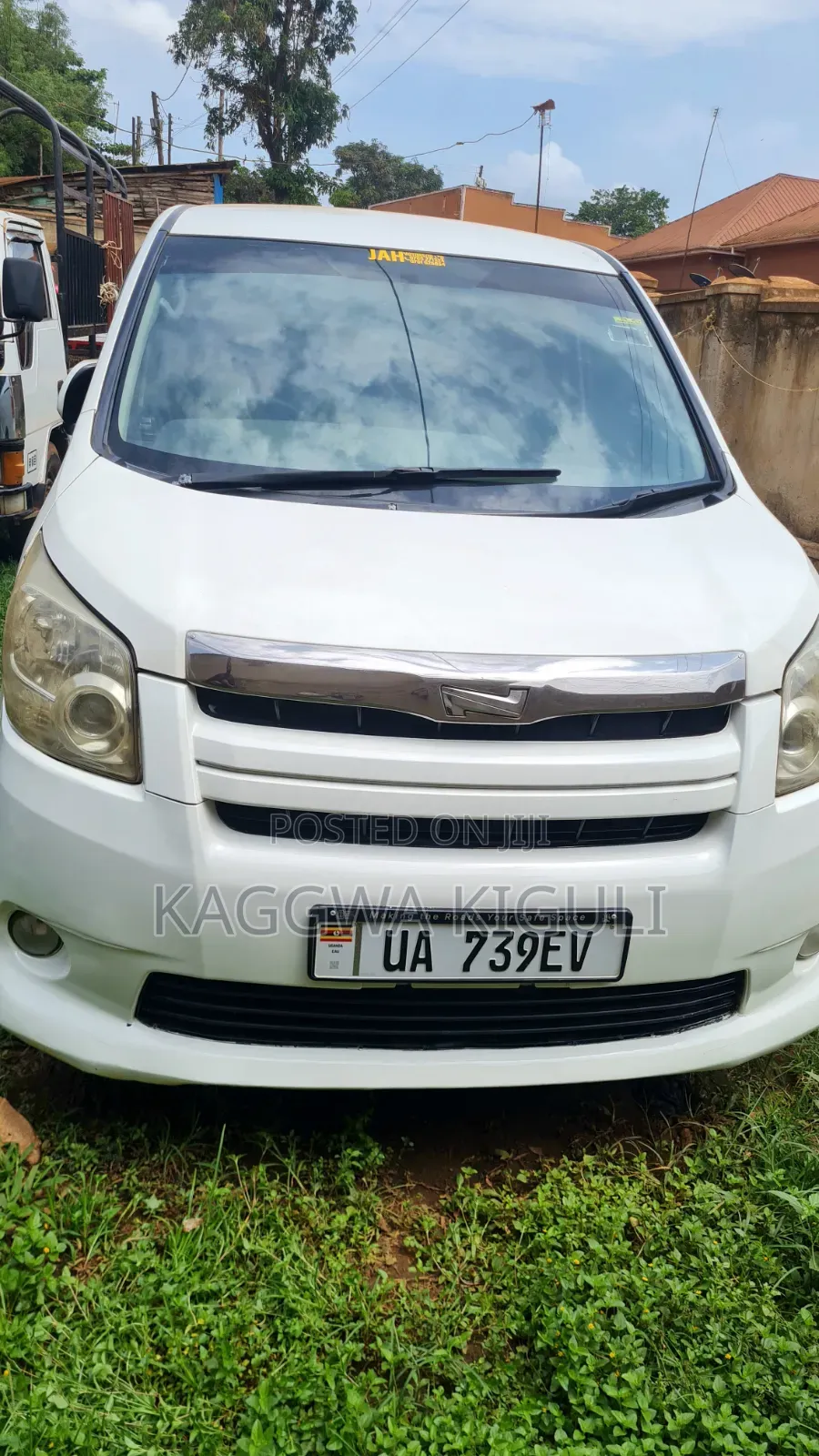 Toyota Noah 2.0 143hp FWD (8 Seater) 2008 White