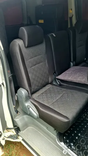 Toyota Noah 2.0 143hp FWD (8 Seater) 2008 White