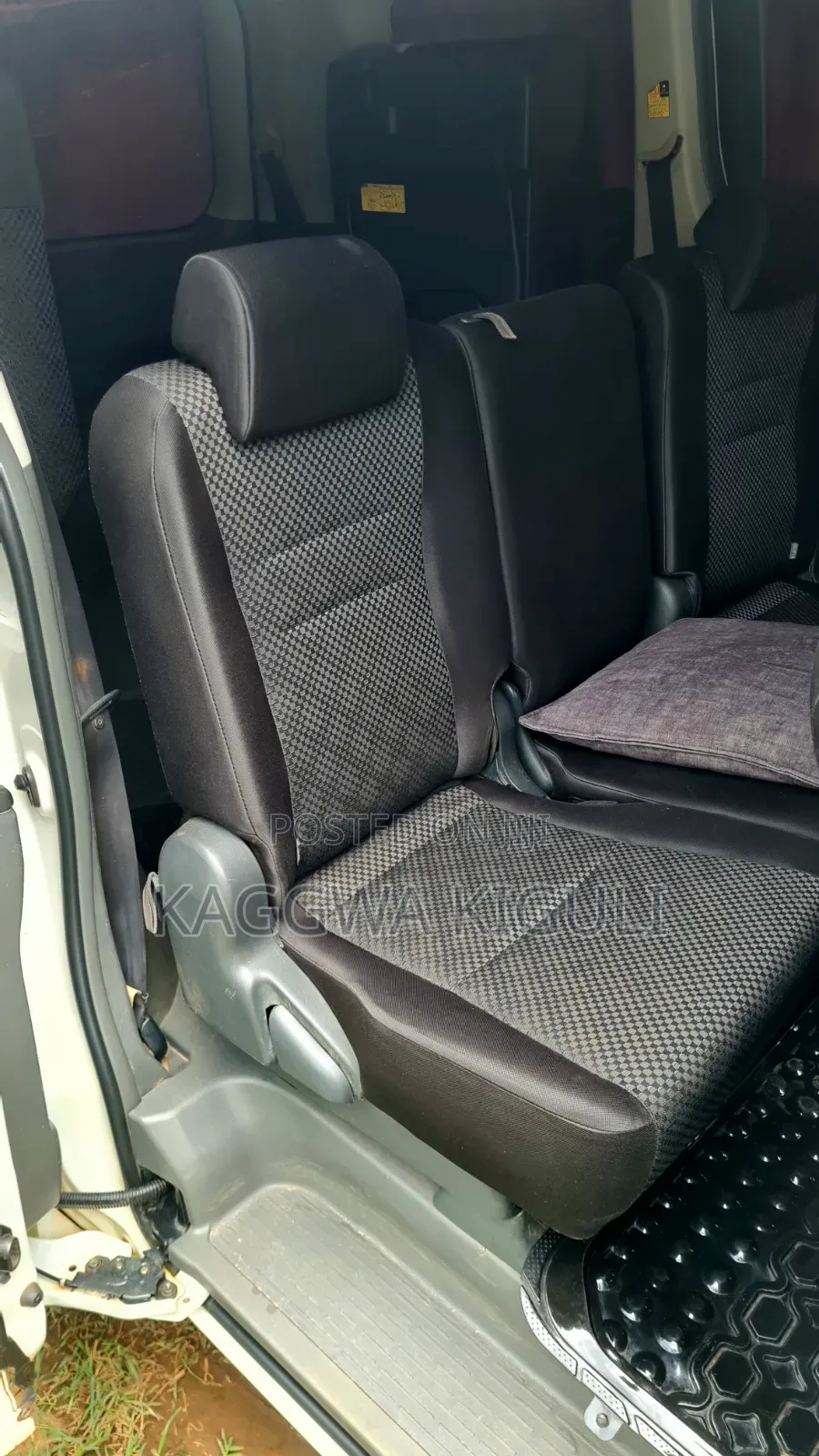 Toyota Noah 2.0 143hp FWD (8 Seater) 2008 White