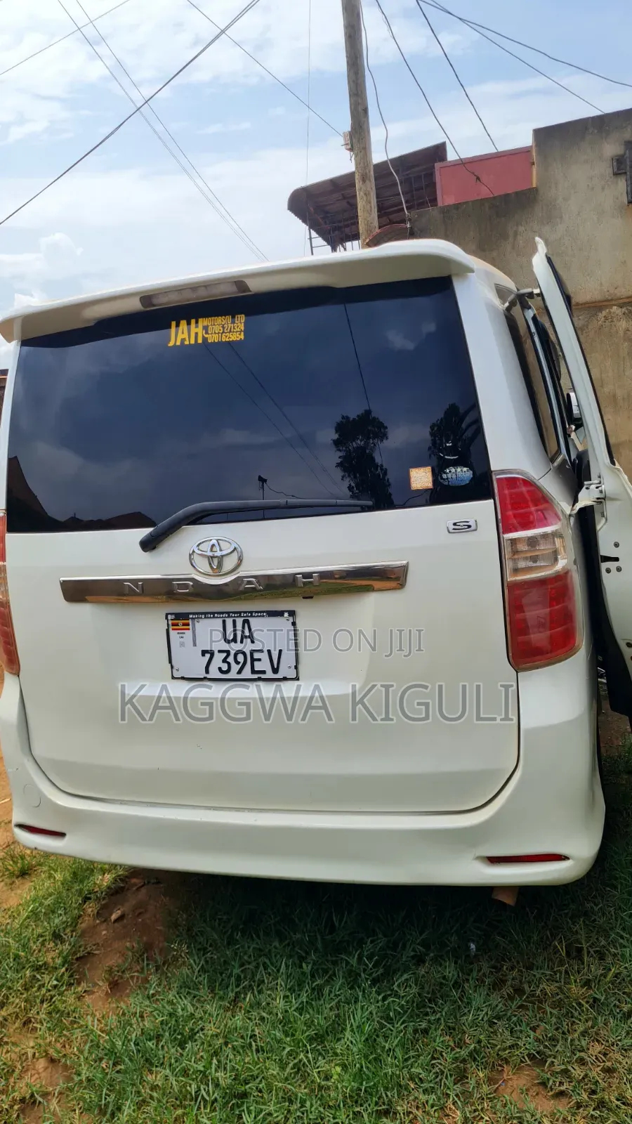 Toyota Noah 2.0 143hp FWD (8 Seater) 2008 White