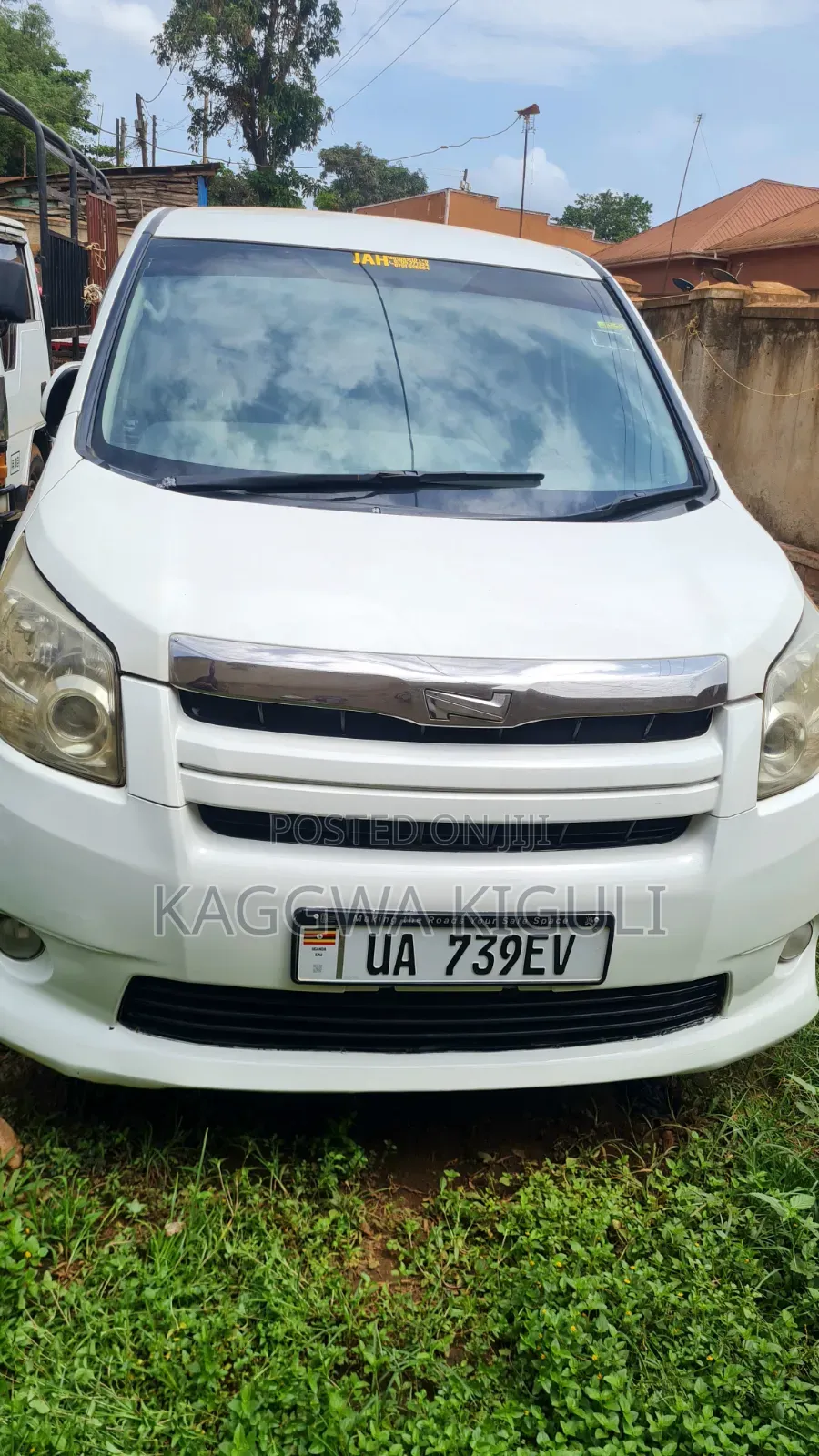 Toyota Noah 2.0 143hp FWD (8 Seater) 2008 White