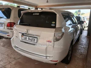 Toyota Vanguard 2011 White