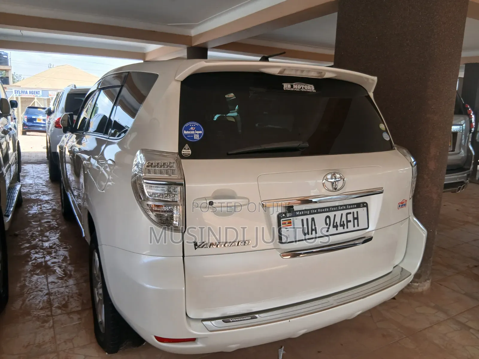 Toyota Vanguard 2011 White