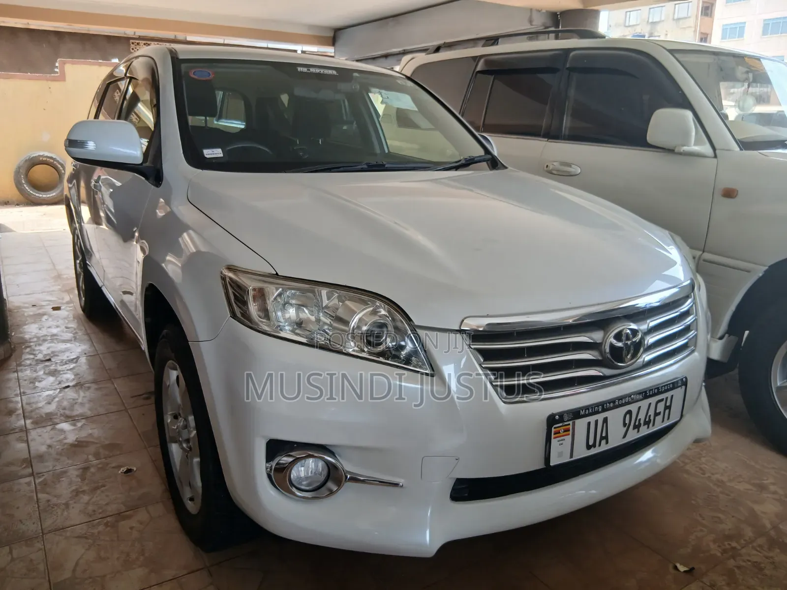 Toyota Vanguard 2011 White