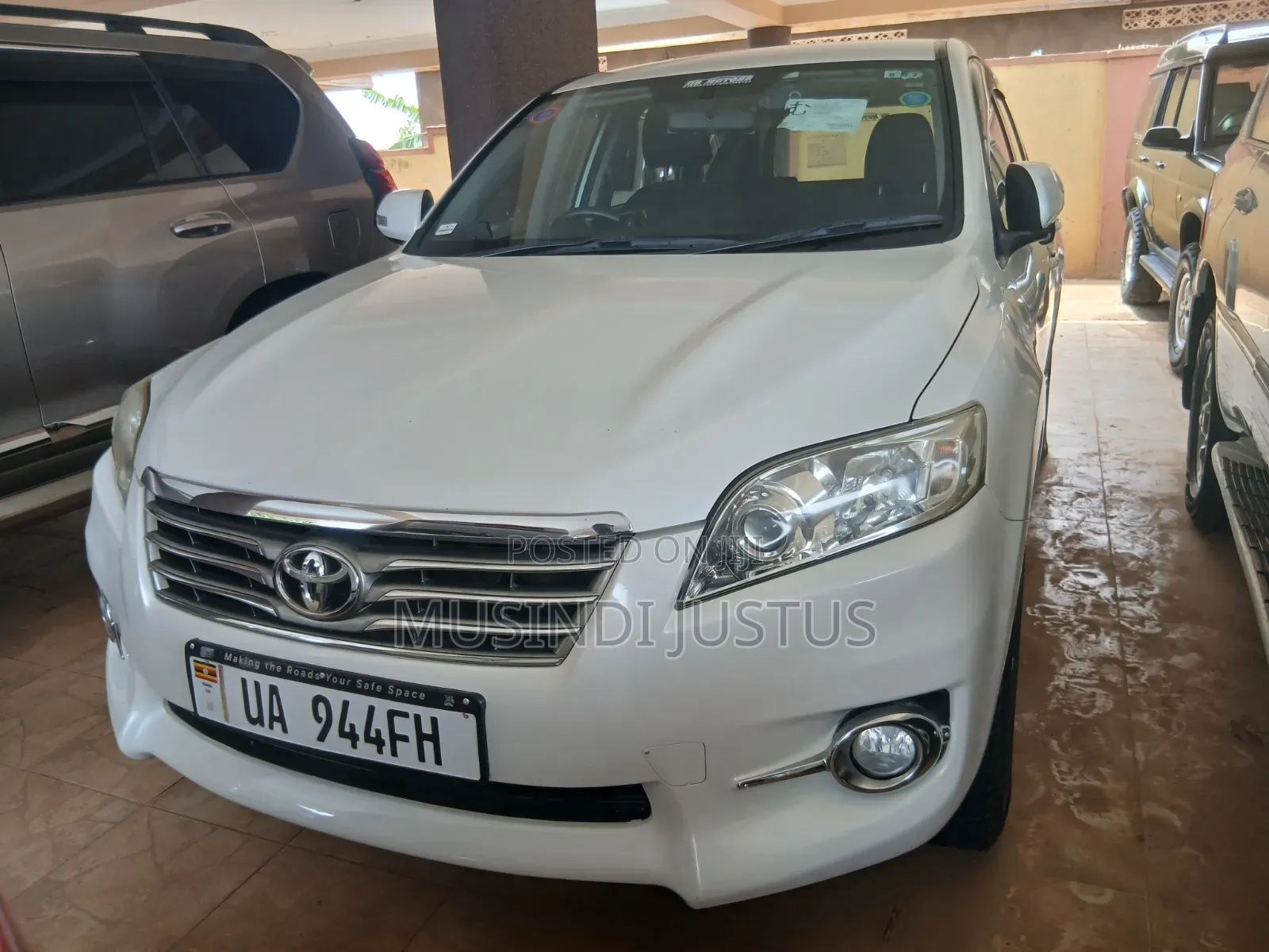Toyota Vanguard 2011 White
