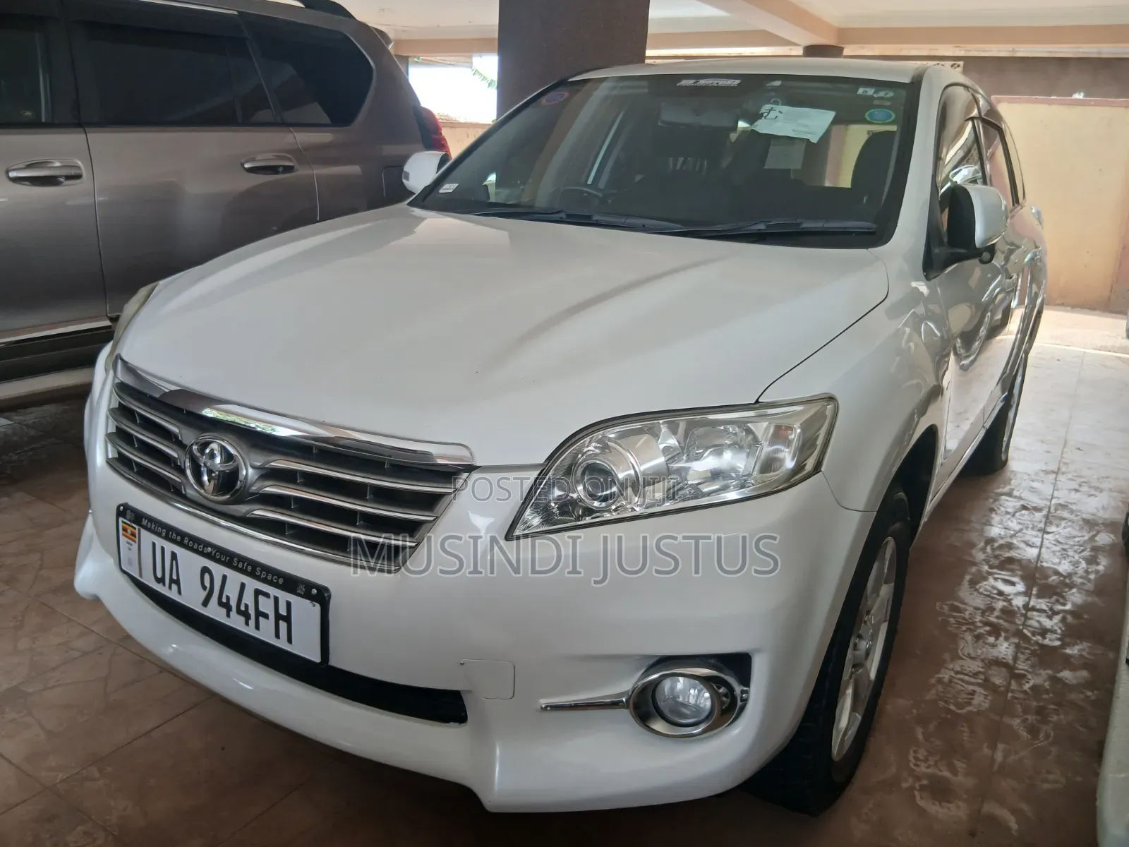 Toyota Vanguard 2011 White