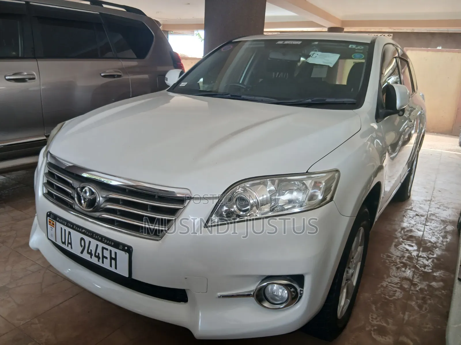 Toyota Vanguard 2011 White