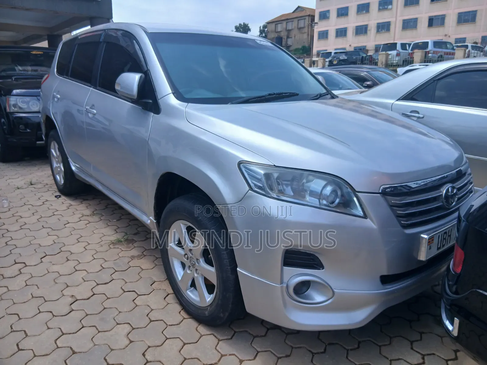 Toyota Vanguard 2011 Silver