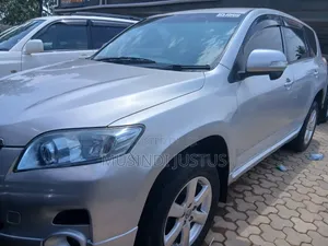 Toyota Vanguard 2011 Silver