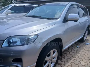 Toyota Vanguard 2011 Silver