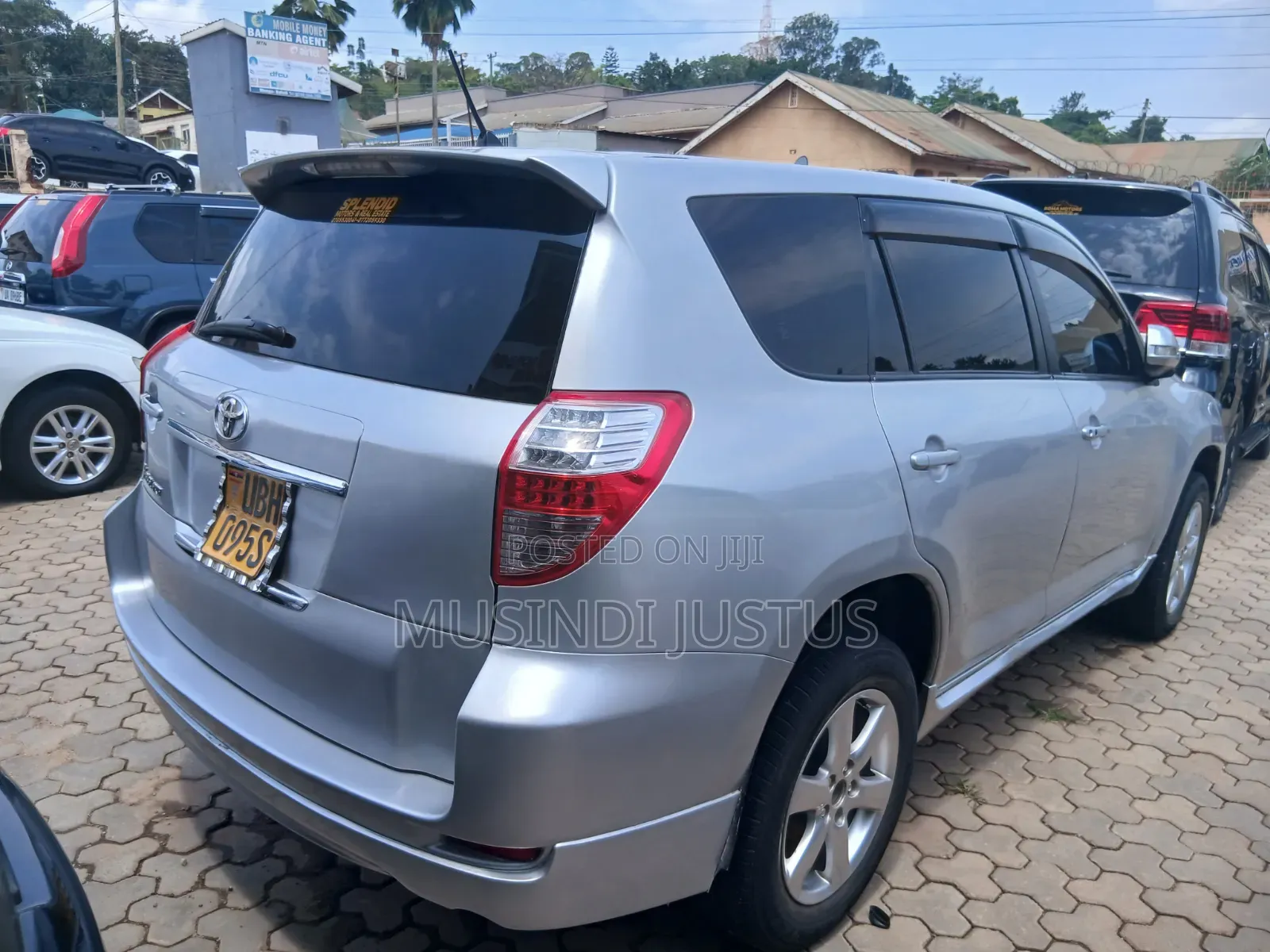 Toyota Vanguard 2011 Silver